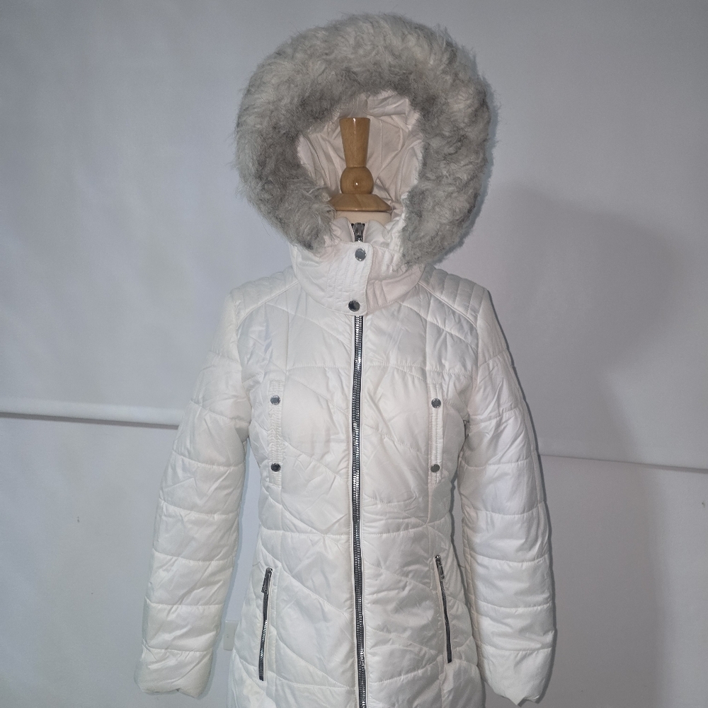 ✨ GUESS Winter Jacket – Stylish & Cozy ✨